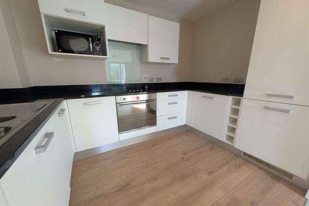 Property photo 1 of 11 (Main)