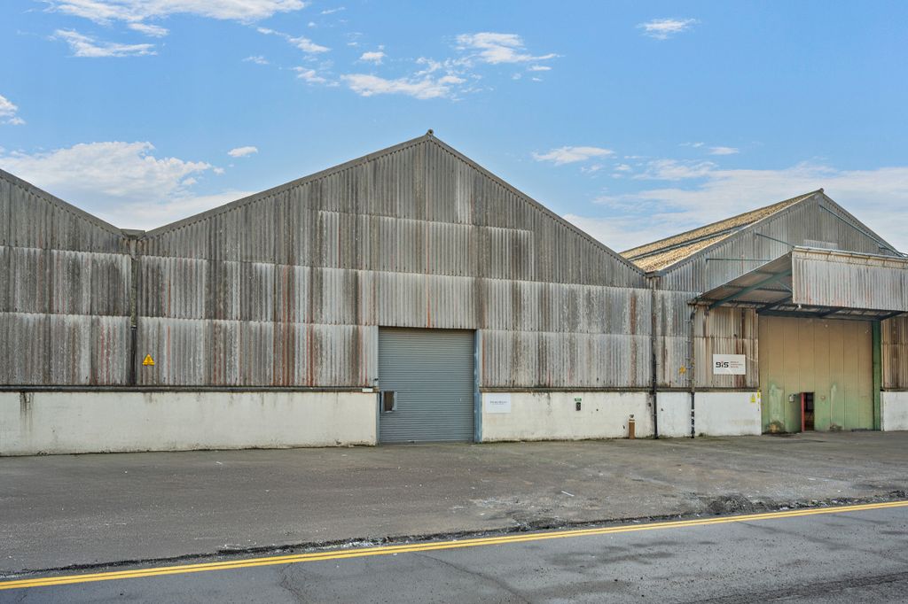 Property photo 2 of 8