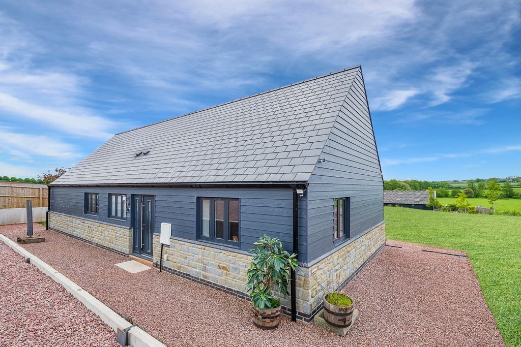 Property photo 2 of 10 Lark Rise-7
