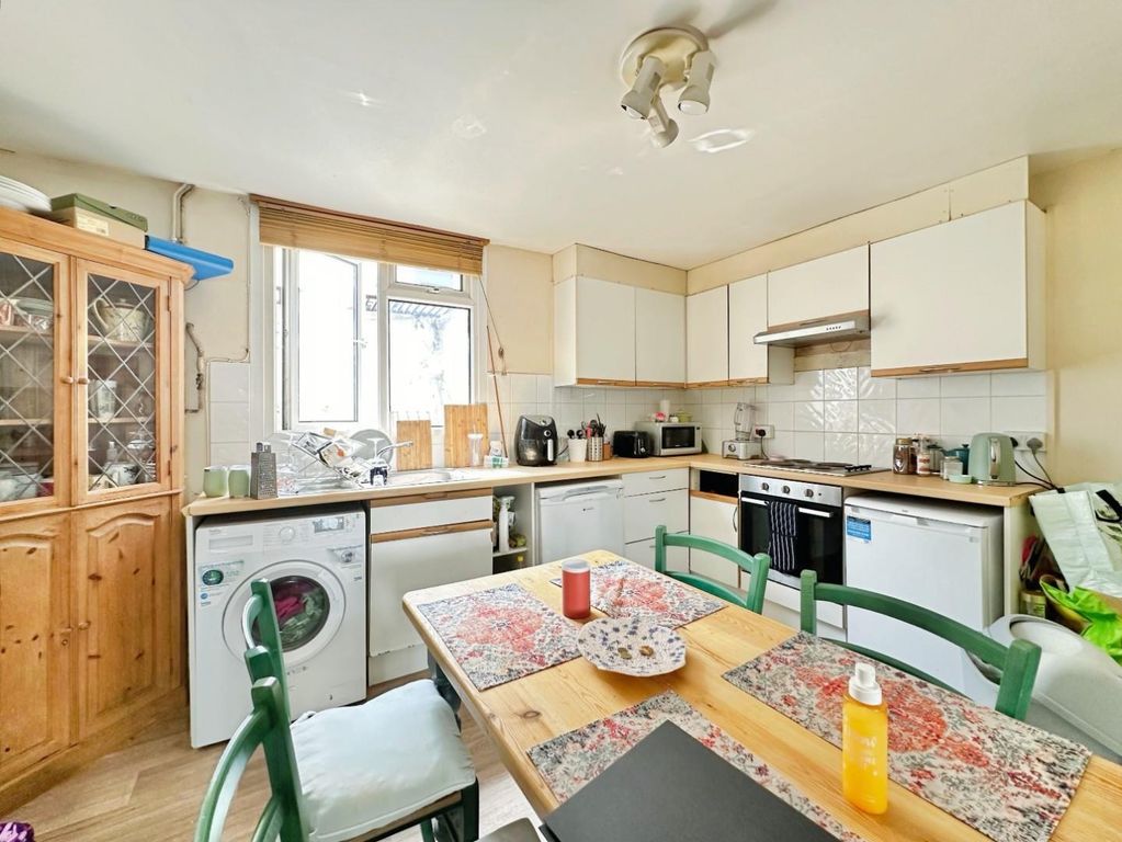 Property photo 3 of 9 Kitchen.Jpg
