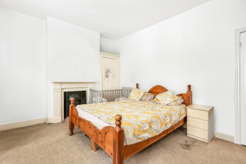 Property photo 3 of 11