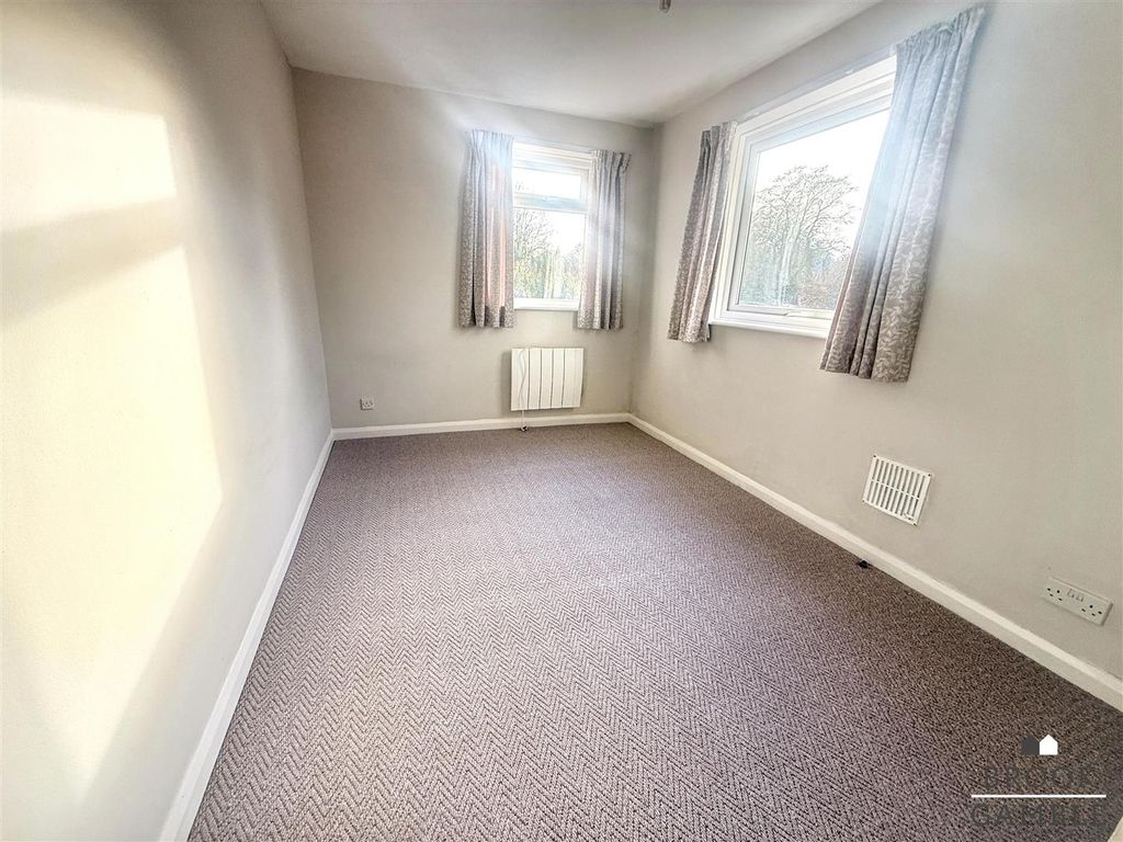 Property photo 3 of 10 01323 438506