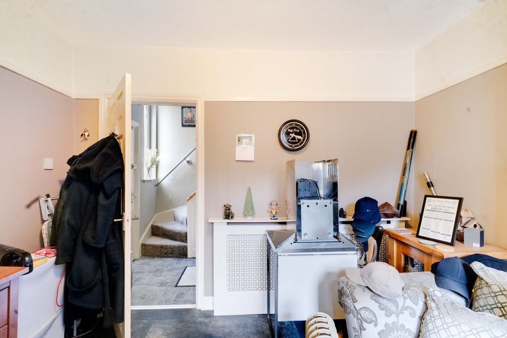Property photo 3 of 32
