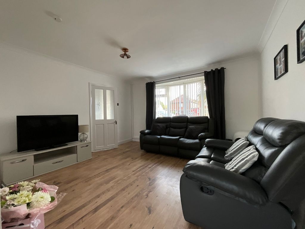Property photo 2 of 21 4211735