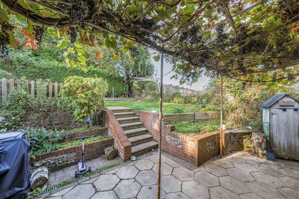 Property photo 2 of 20 Living Room