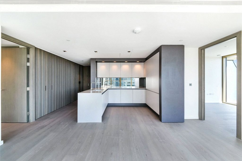 Property photo 2 of 9 Kitchen