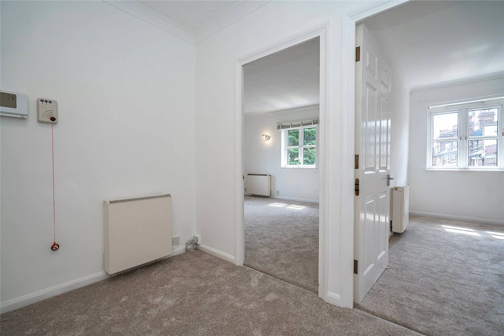 Property photo 2 of 16 Entrance Hall