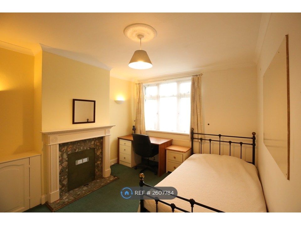 Property photo 1 of 8 Bedroom 1