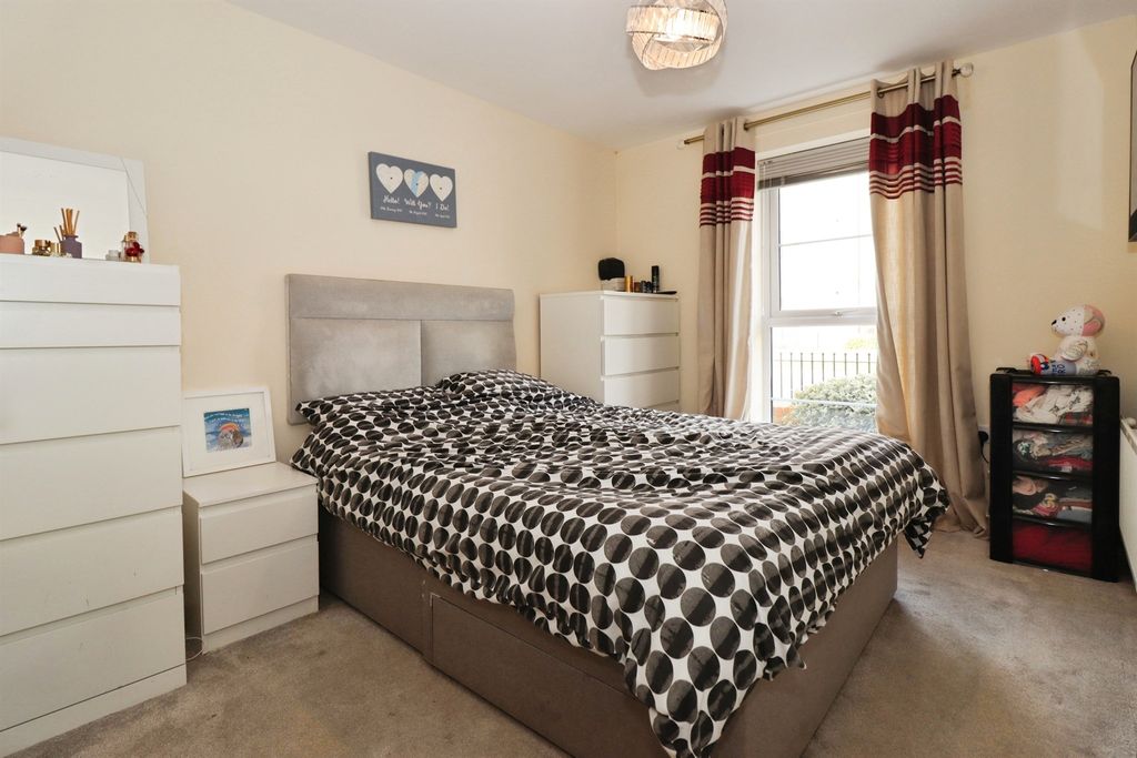 Property photo 3 of 11