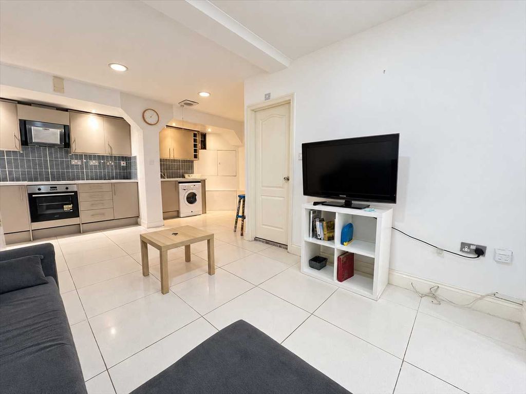 Property photo 3 of 10