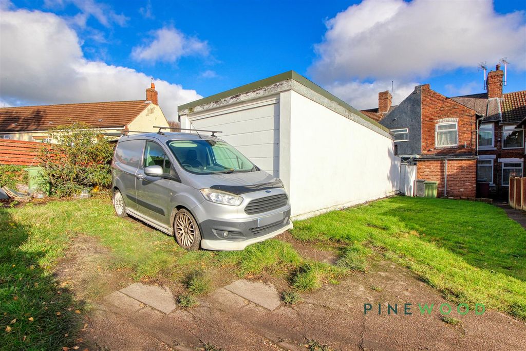 Property photo 2 of 15 Single Detached Garage/Workshop