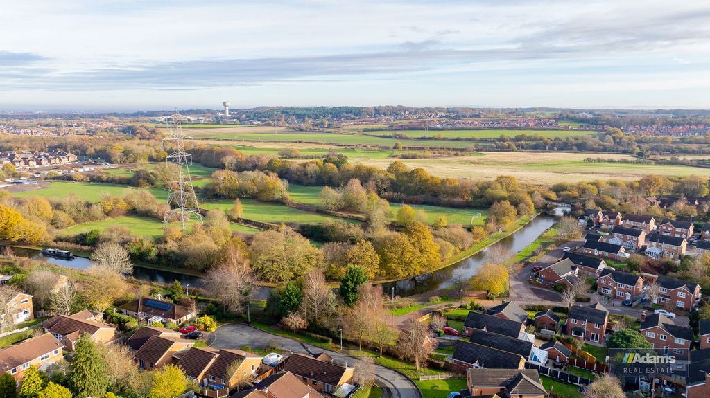 Property photo 2 of 31