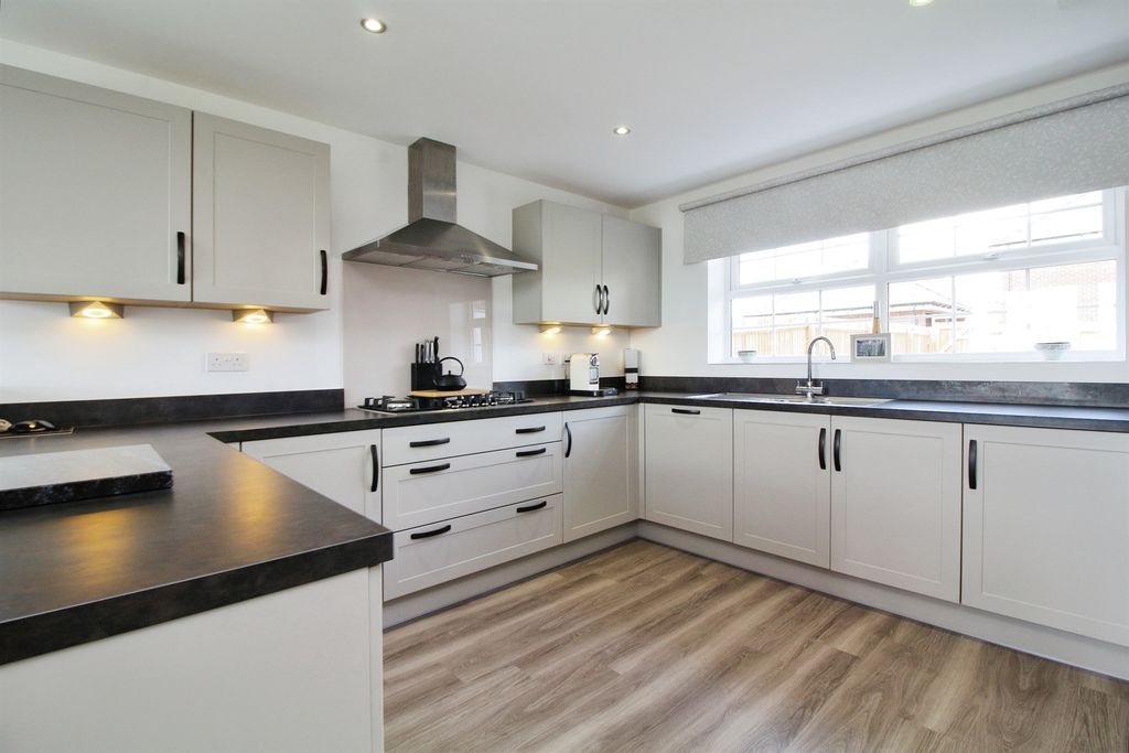Property photo 3 of 16 Kitchen/ Diner