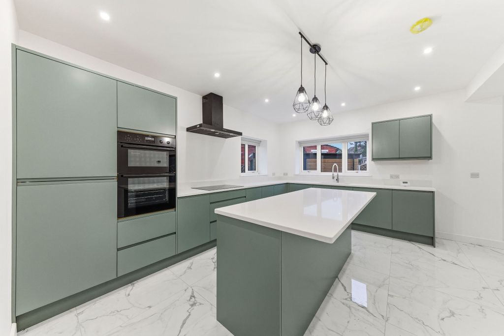 Property photo 2 of 27