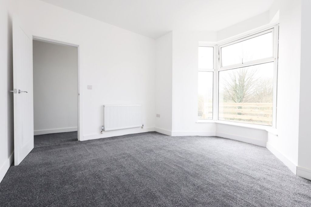 Property photo 3 of 38 Picture No. 19