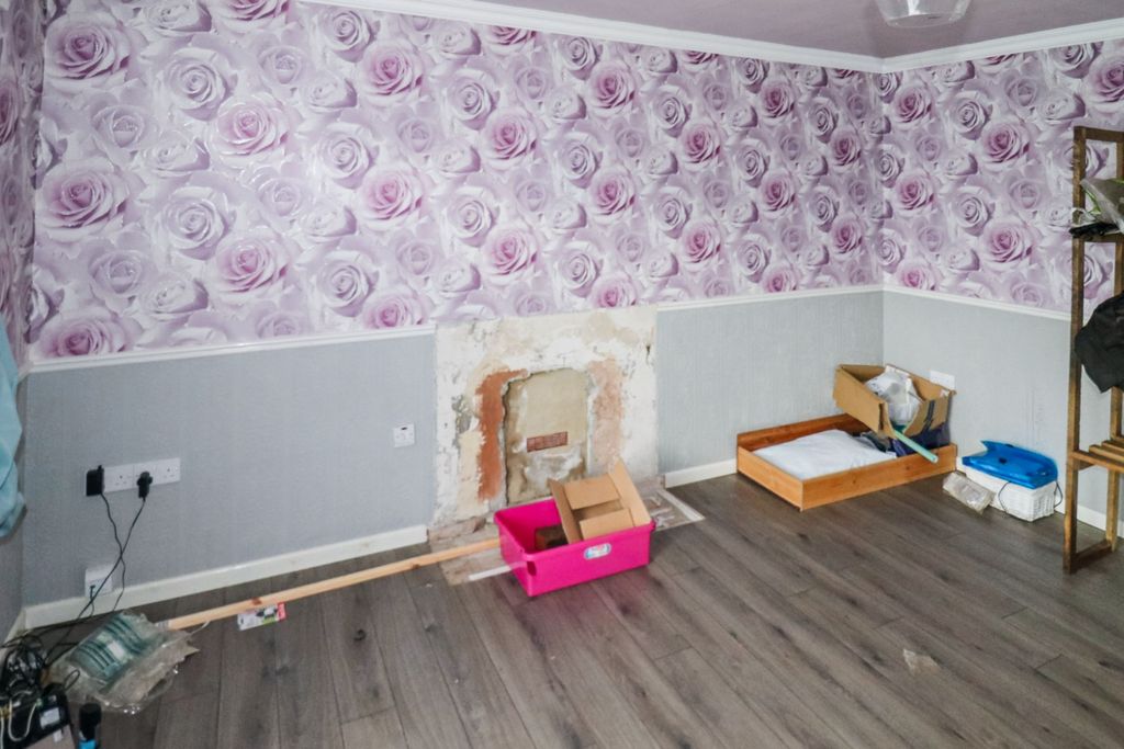 Property photo 3 of 15 68 New Park Road, Queensbury, Bradford, Bd13 1Pp