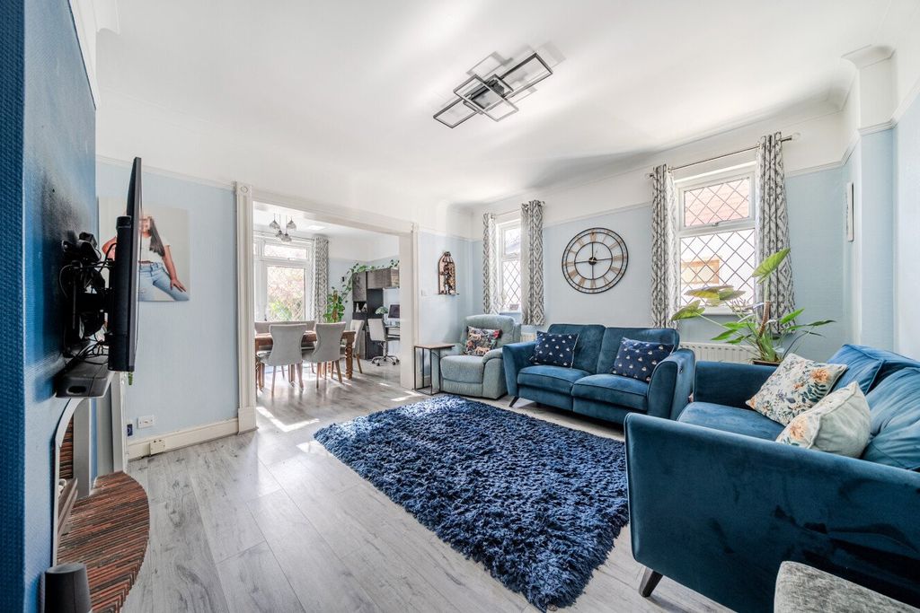 Property photo 2 of 19 Picture No. 15