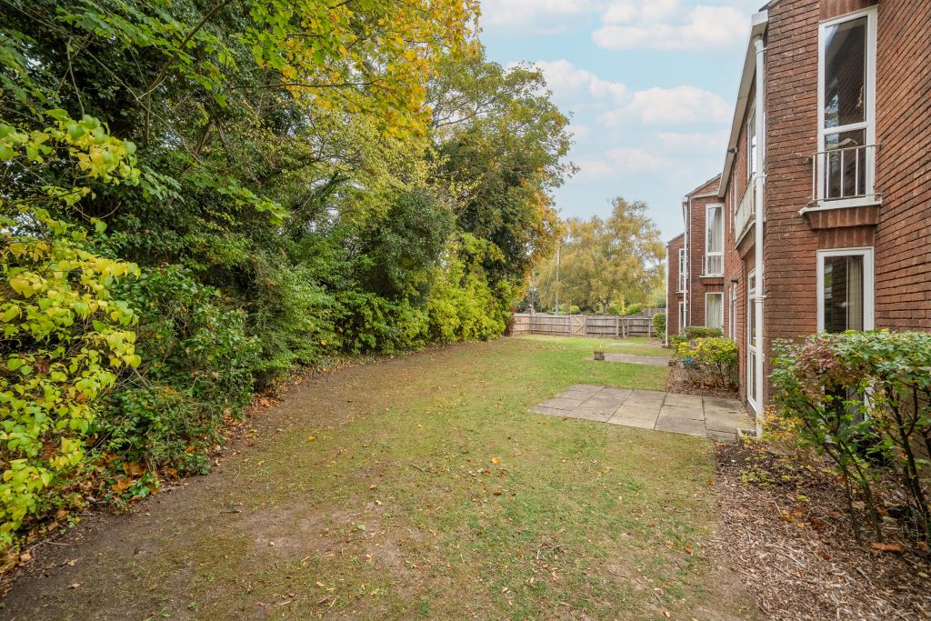 Property photo 2 of 20