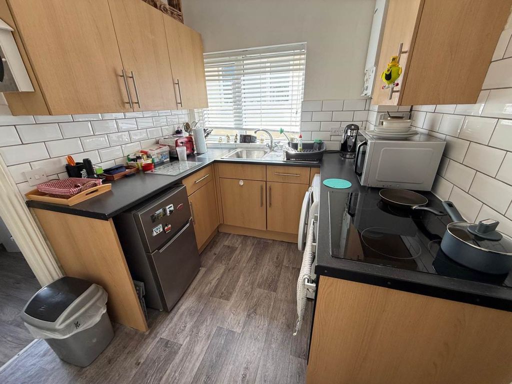 Property photo 2 of 4 Kitchen (Furnished)