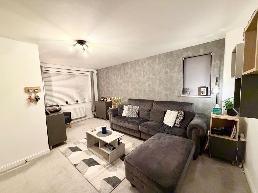 Property photo 2 of 11 Lounge