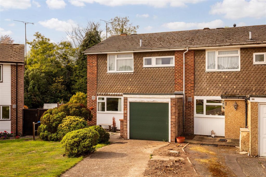 Property photo 1 of 15 64 Barnmead-14.Jpg