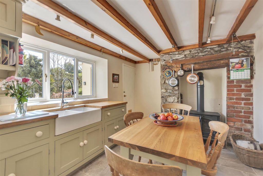 Property photo 3 of 39 Kitchen