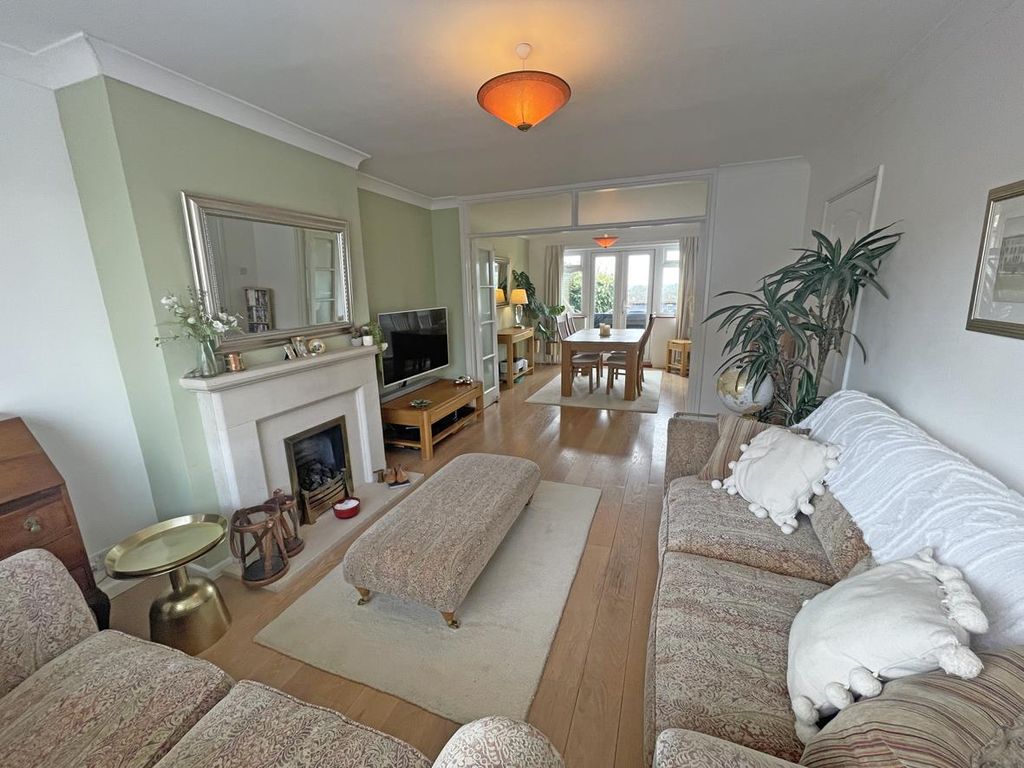 Property photo 2 of 28 Southwell Road 41 - New Lounge.Jpg