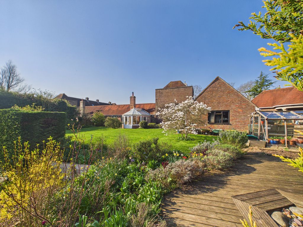 Property photo 2 of 28 Cam02536G0-Pr0076-Still030