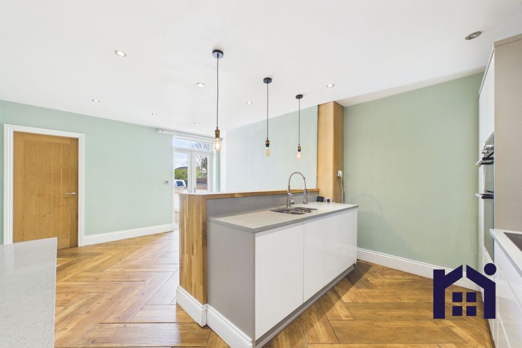 Property photo 2 of 28 Dining Kitchen