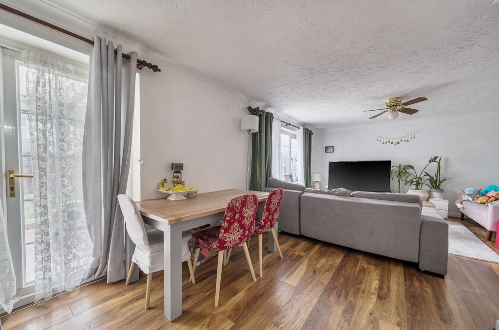 Property photo 3 of 13 1400937-4-6982074...