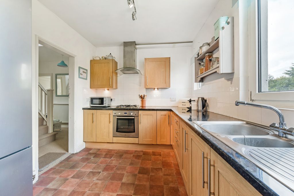 Property photo 2 of 28