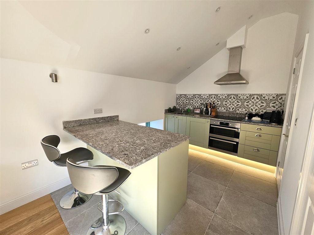 Property photo 3 of 16 Kitchen.Jpg