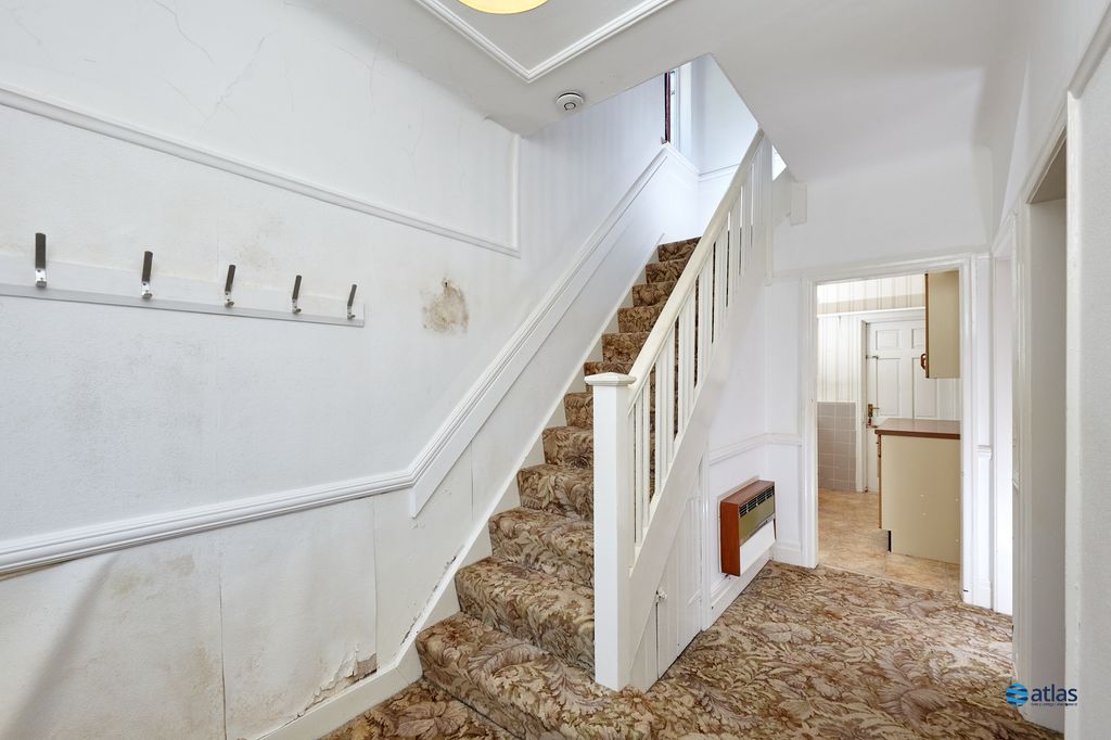Property photo 2 of 14 Hallway