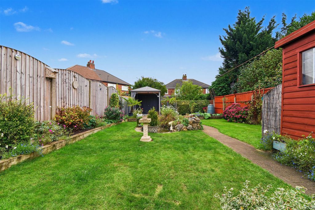 Property photo 2 of 28 Rear Garden