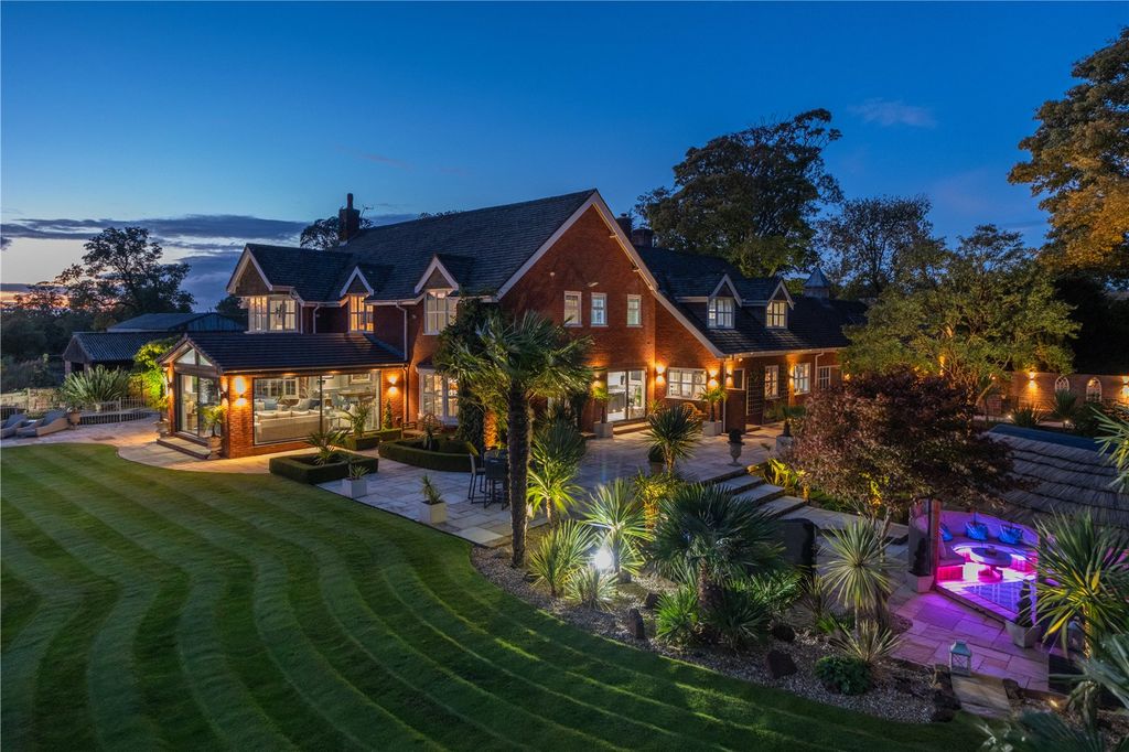 Property photo 1 of 44 Hill Farm House