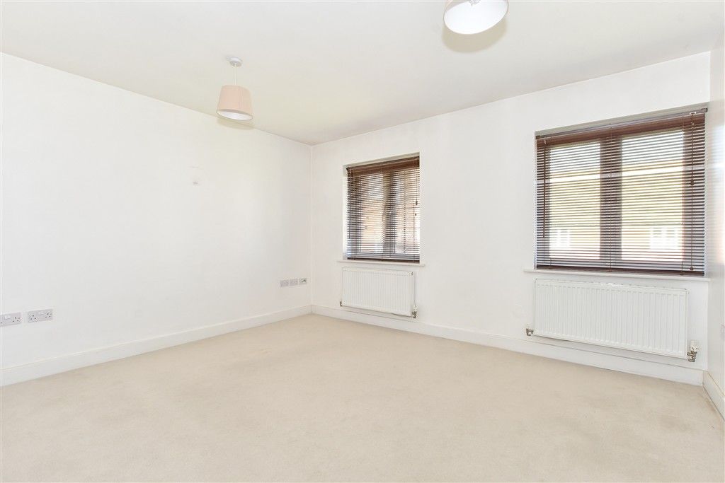 Property photo 2 of 10 Lounge