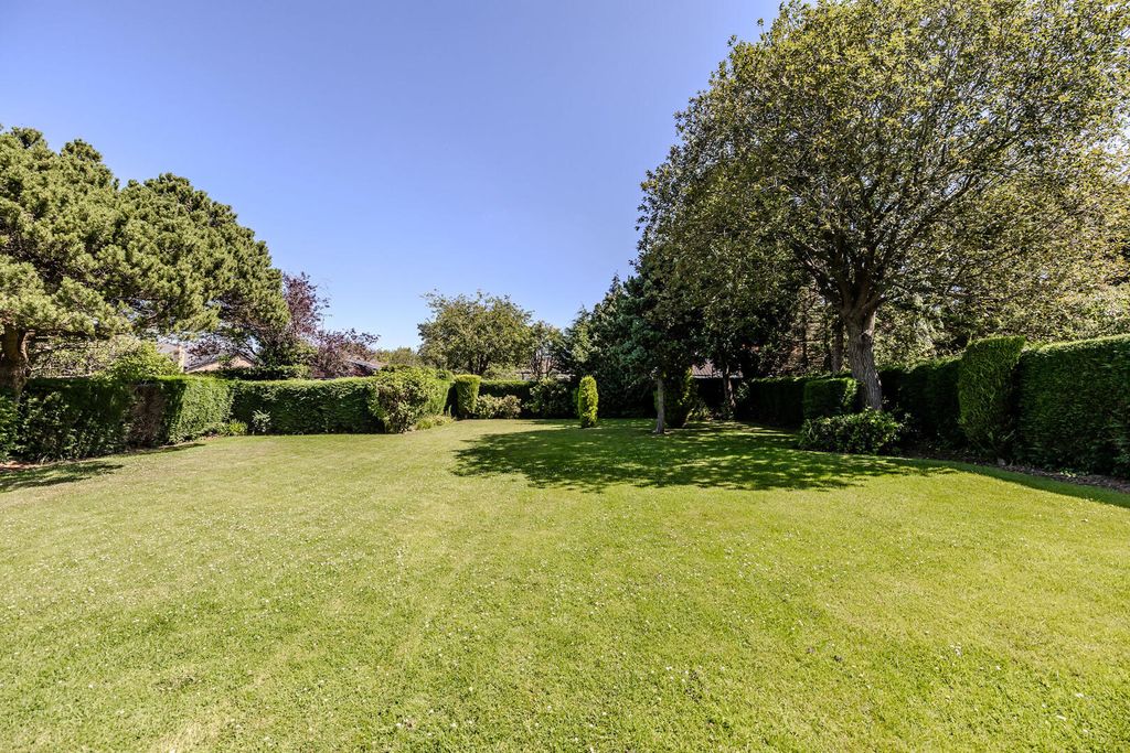 Property photo 2 of 25 Rear Garden