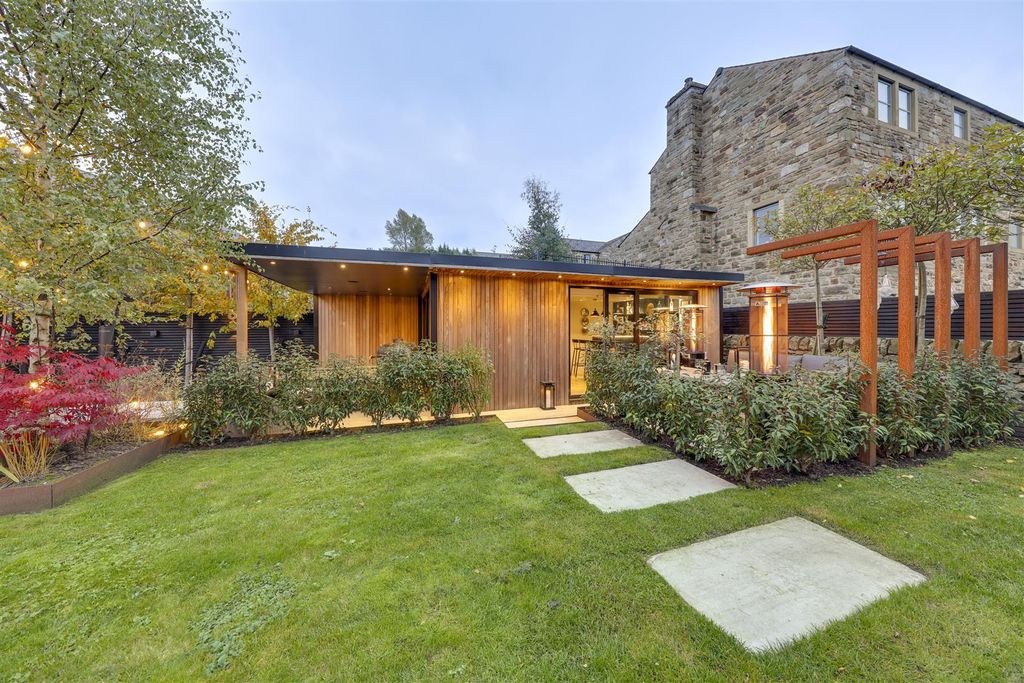 Property photo 3 of 60 Rear Garden By Night