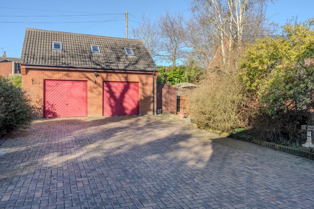 Property photo 2 of 23 Iq_00064