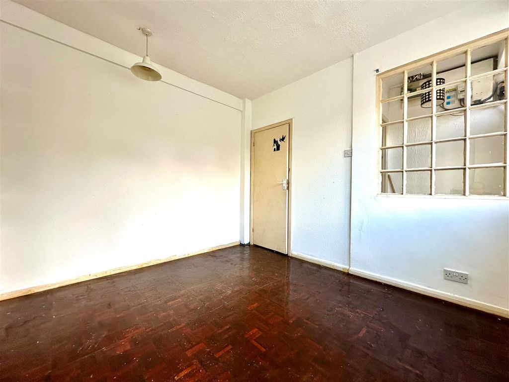 Property photo 3 of 22 101.Jpg