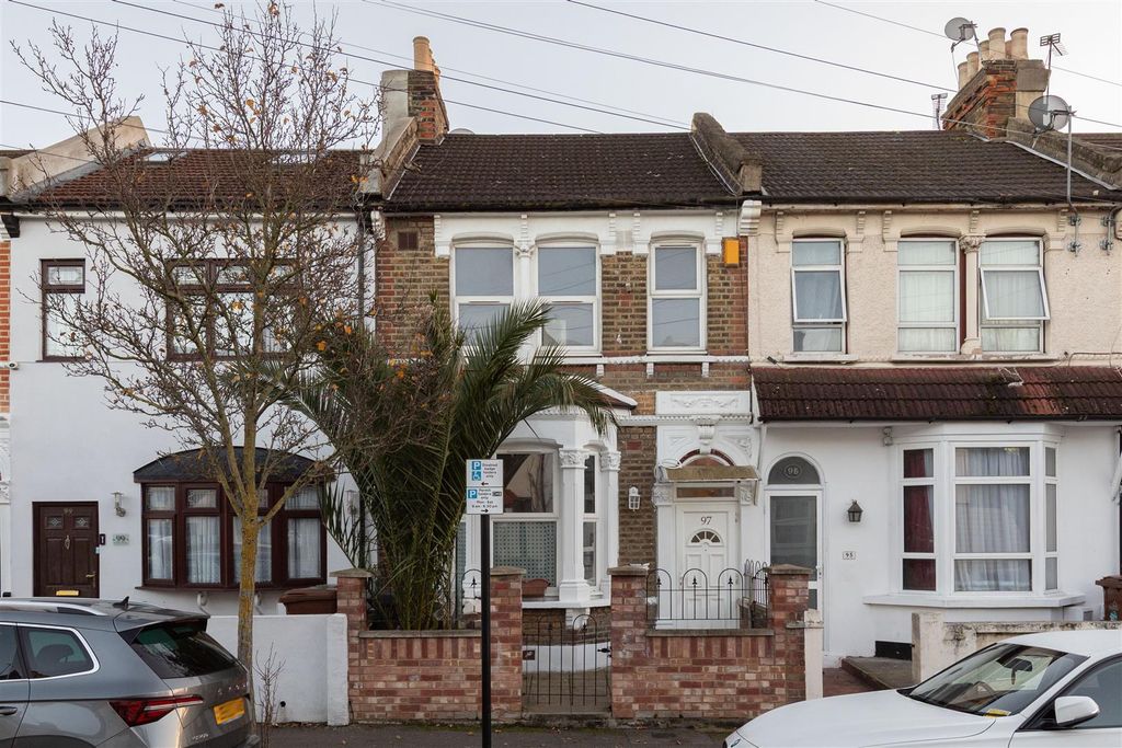 Property photo 1 of 24 Ramsay Road, E7