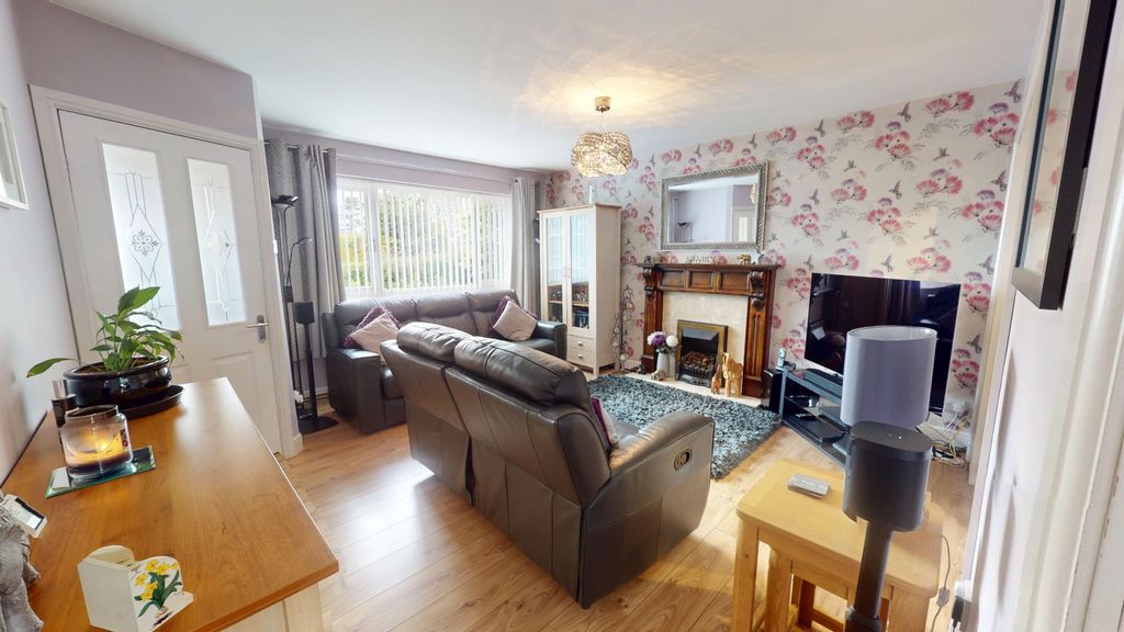 Property photo 3 of 28 4099525