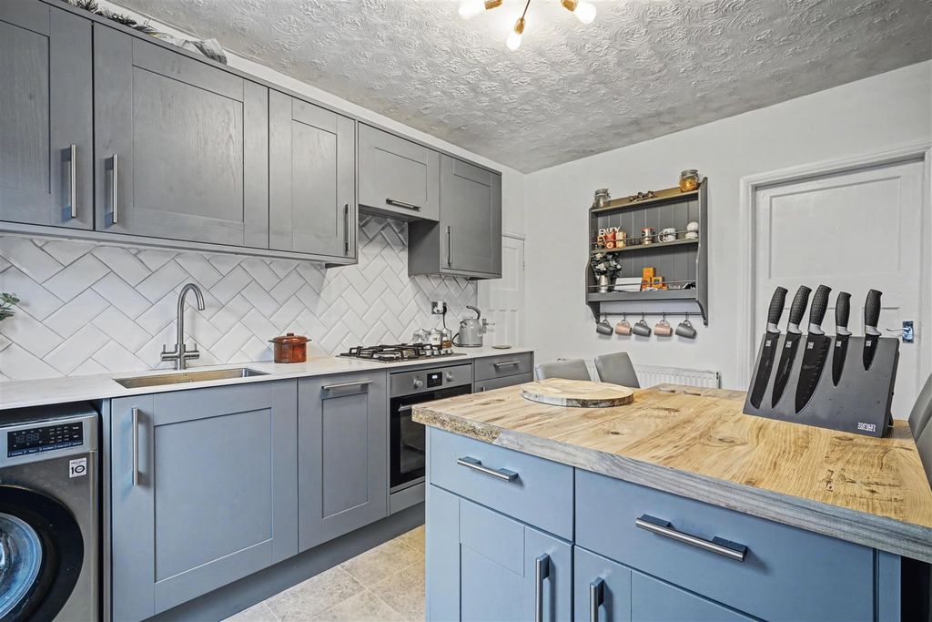 Property photo 3 of 15 Dining Kitchen