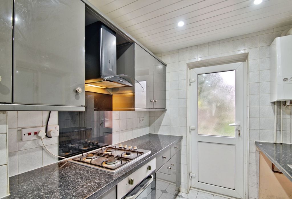 Property photo 3 of 15 Kitchen