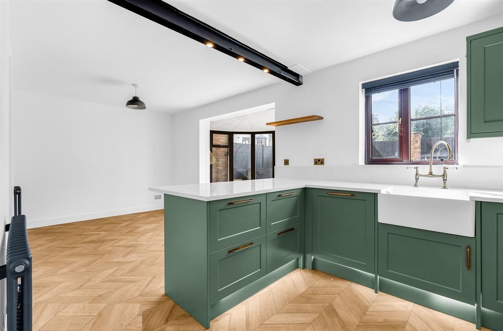 Property photo 2 of 17 Zn1Af_Qr30O4R6Bujald4A.Jpg