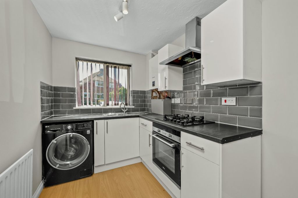 Property photo 2 of 9 Kitchen