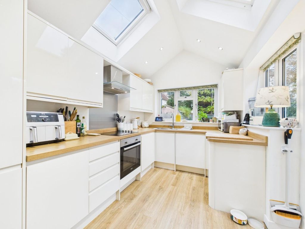 Property photo 3 of 32 Cam01530G0-Pr0352-Still026.Jpg