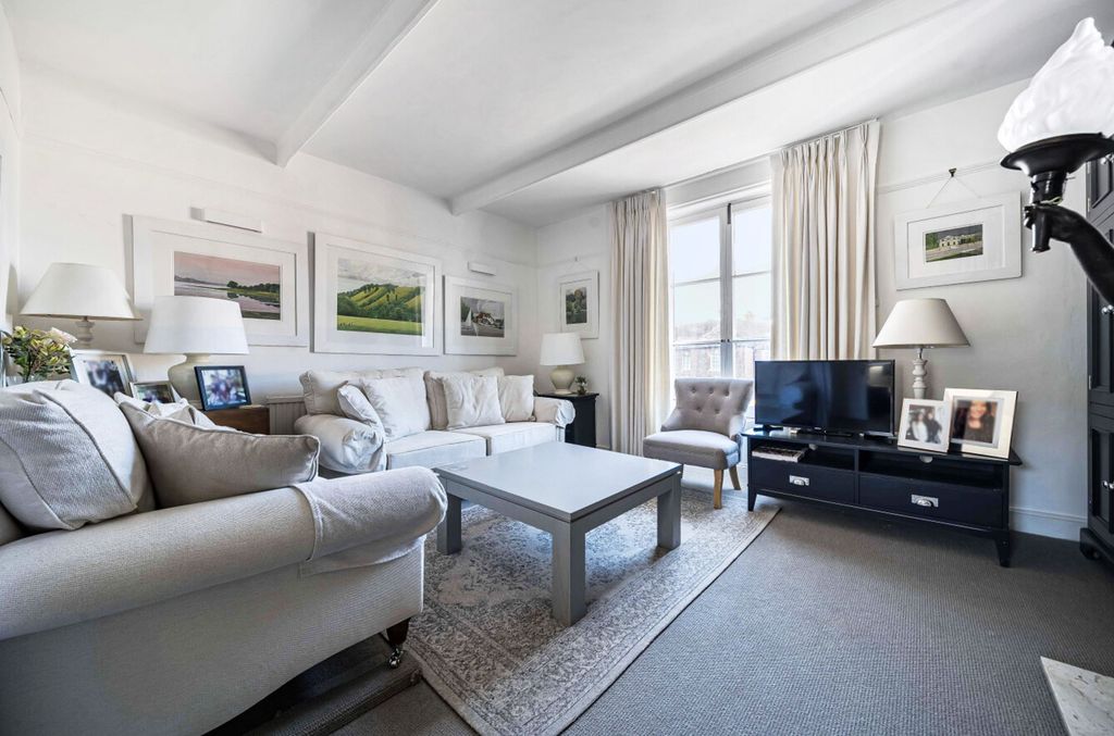 Property photo 2 of 37