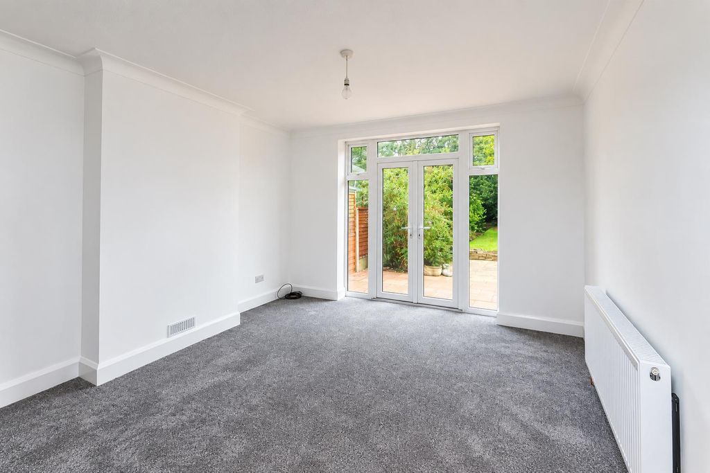 Property photo 2 of 7 Lounge 2 St Lukes Road.Png