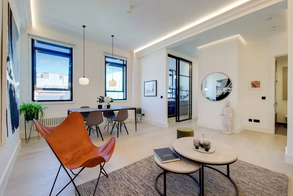 Property photo 1 of 11 Photo 4